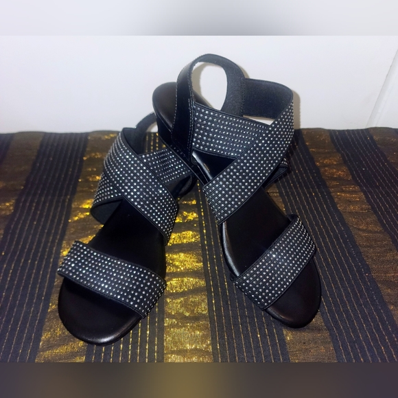Predictions Comfort Plus Size 71/2 Strappy Silver Rinestone Studded Sandals Cute - Picture 3 of 14